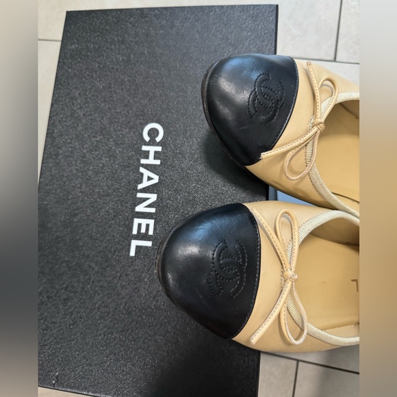 Authentic Chanel Nude/Black Cap Toe Ballet Flat Size 38 - Picture 4 of 9